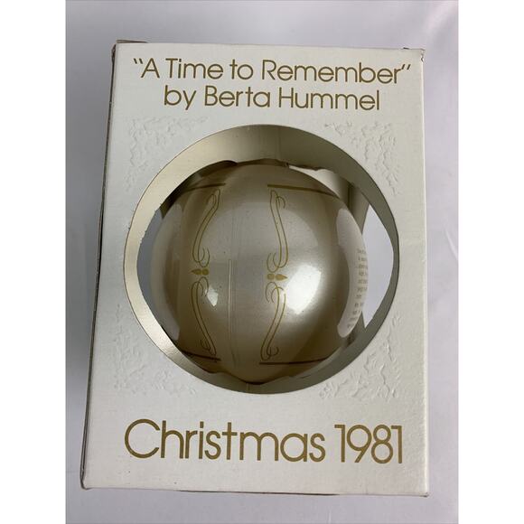 Vintage Schmid Christmas 1981 Glass Ornament "A Time to Remeber" by Berta Hummel - Picture 6 of 7